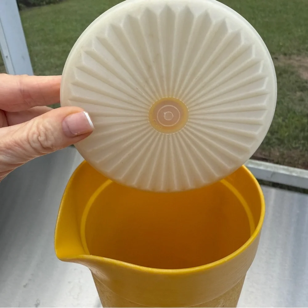 Vintage Tupperware Harvest Gold Yellow 2 Quart Pitcher 1312 Push Button Lid 1313